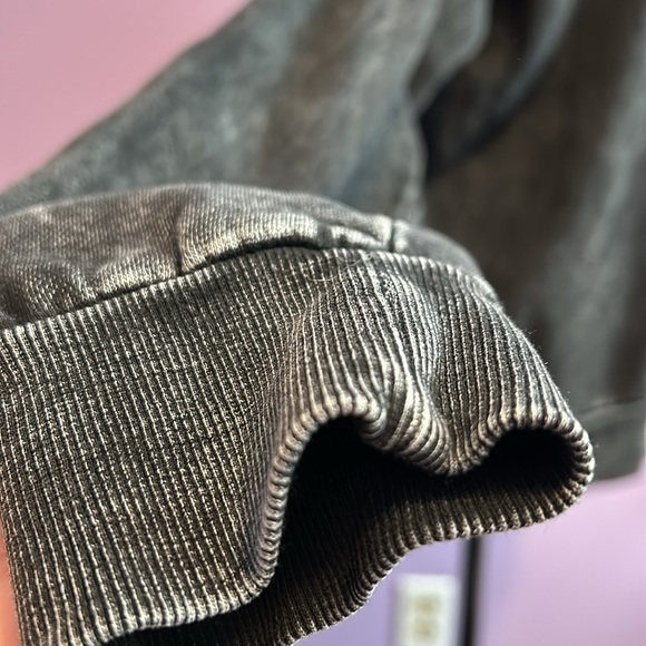 Maui Shark Crewneck - Picture 9 of 12